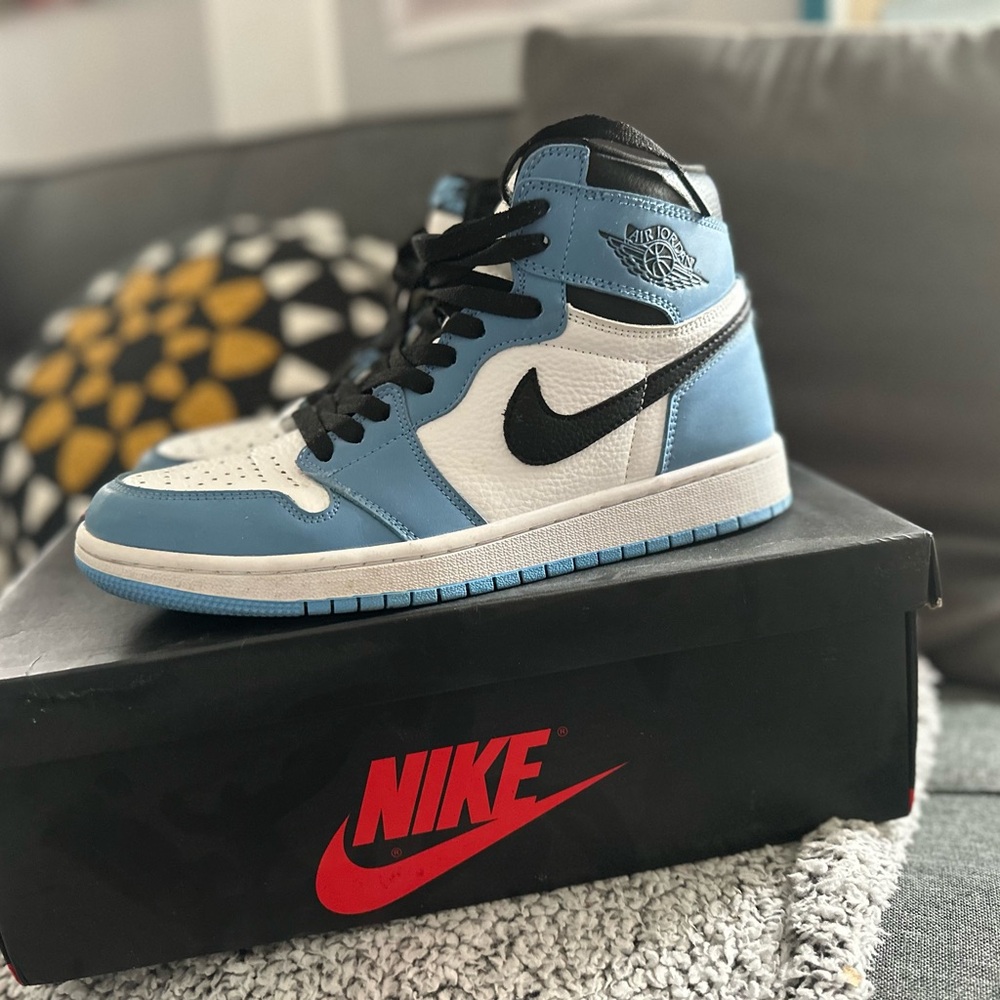 Jordan 1 university blue high tops